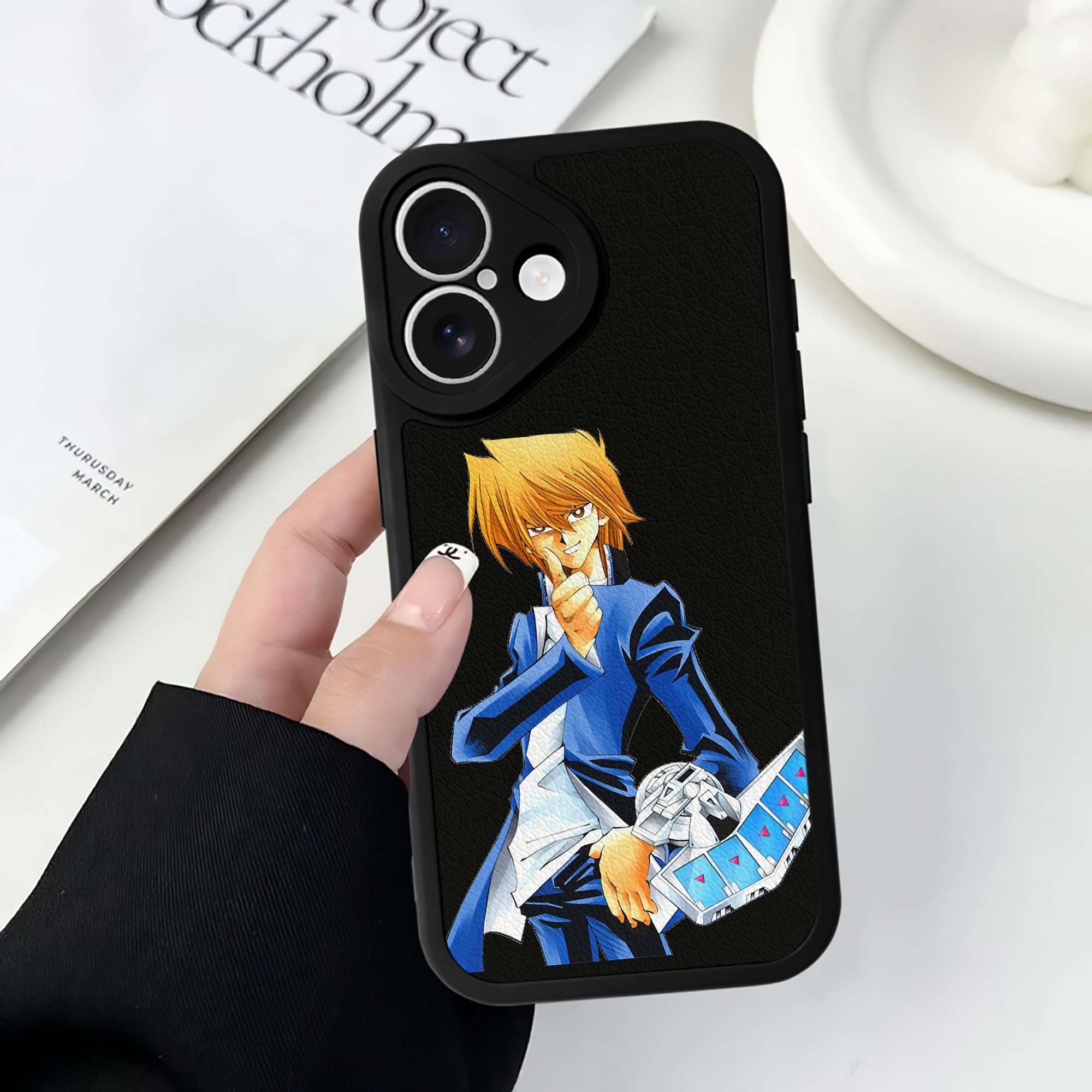 遊☆戯☆王 Yu-Gi-Oh! 【iPhone 16シリーズ対応】シリコンスマホケース（レザー調） 材質：シリコン